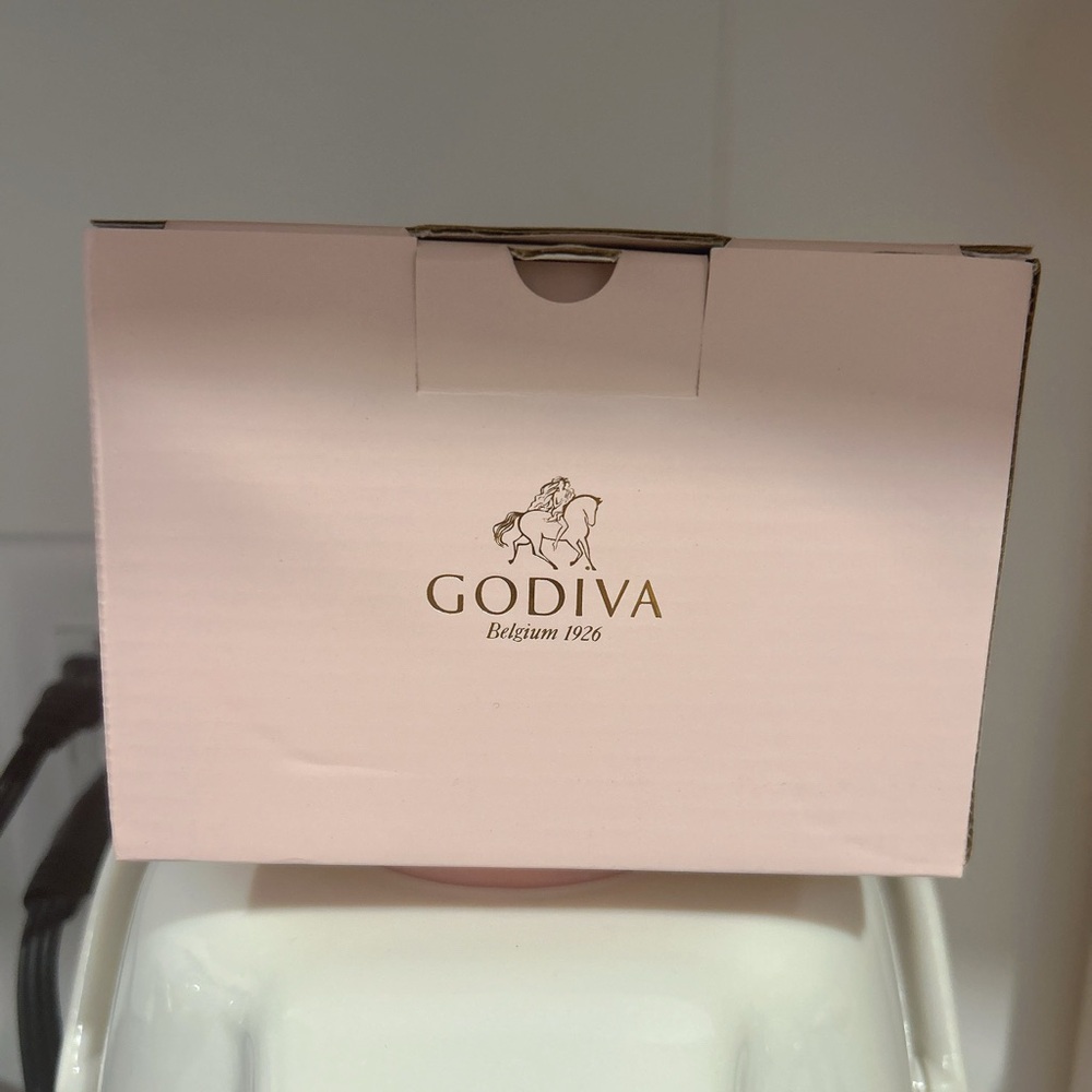 Godiva Pink Drinkware Set